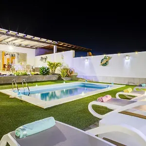 https://villa-amatista-salinas-golf-beach.in-canary-islands.com